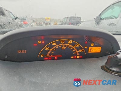 Zdjęcie 9 z 13 samochodu: 2010 TOYOTA YARIS VIN:JTDJT4K36A5325315 - miniatura