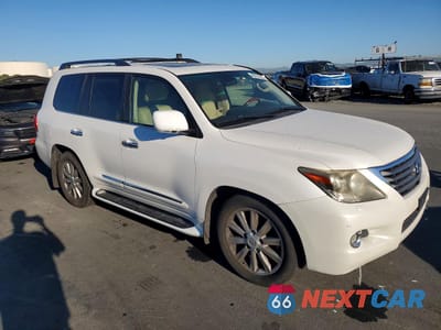 Czwarte zdjęcie samochodu z boku: 2011 LEXUS LX 570 BASE VIN:JTJHY7AX5B4063054 - miniatura