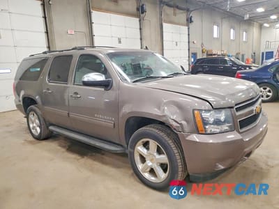 Czwarte zdjęcie samochodu z boku: 2013 CHEVROLET SUBURBAN K1500 LT VIN:1GNSKJE76DR242167 - miniatura