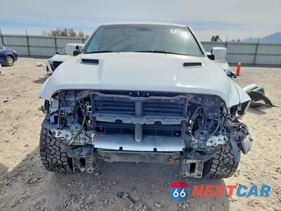 Piąte zdjęcie samochodu w środku: 2016 RAM 1500 SPORT VIN:1C6RR7MT9GS390211 - miniatura