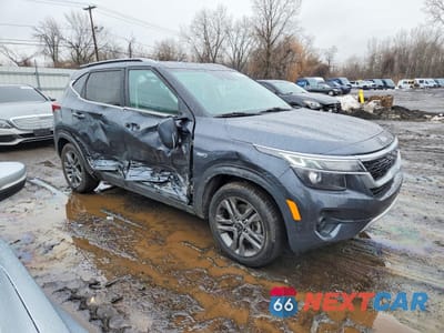 Czwarte zdjęcie samochodu z boku: 2021 KIA SELTOS S VIN:KNDEUCAA9M7230619 - miniatura