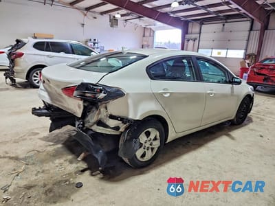 Trzecie zdjęcie samochodu z tyłu: 2017 KIA FORTE LX VIN:3KPFL4A74HE039942 - miniatura