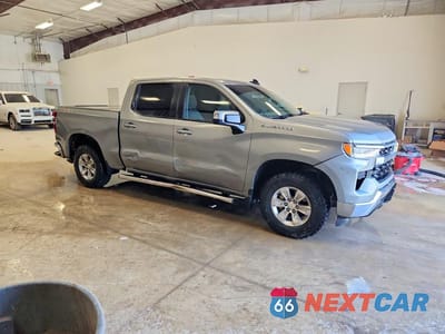Czwarte zdjęcie samochodu z boku: 2023 CHEVROLET SILVERADO K1500 LT VIN:1GCPDDEK6PZ296958 - miniatura