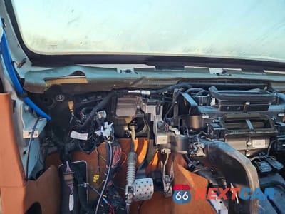 Zdjęcie 9 z 12 samochodu: 2006 BENTLEY CONTINENTAL FLYING SPUR VIN:SCBBR53W76C032269 - miniatura