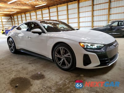 Czwarte zdjęcie samochodu z boku: 2022 AUDI E-TRON GT PRESTIGE VIN:WAUDJBFW9N7003898 - miniatura