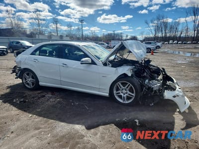 Czwarte zdjęcie samochodu z boku: 2012 MERCEDES-BENZ E 350 4MATIC VIN:WDDHF8JB4CA572127 - miniatura