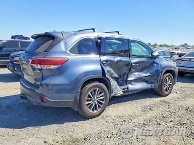 Trzecie zdjęcie samochodu z tyłu: 2018 TOYOTA HIGHLANDER HYBRID XLE VIN:5TDJGRFH5JS045757 - miniatura