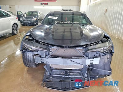 Piąte zdjęcie samochodu w środku: 2019 CHEVROLET CAMARO LS VIN:1G1FB1RX6K0112744 - miniatura