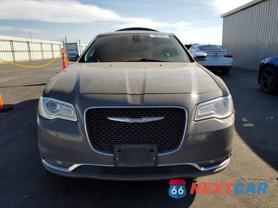 Piąte zdjęcie samochodu w środku: 2018 CHRYSLER 300 LIMITED VIN:2C3CCAEGXJH148710 - miniatura