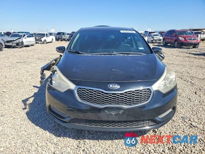 Piąte zdjęcie samochodu w środku: 2016 KIA FORTE LX VIN:KNAFX4A63G5549217 - miniatura