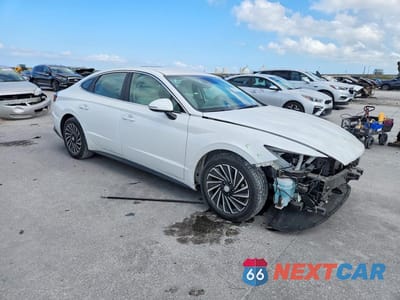 Czwarte zdjęcie samochodu z boku: 2022 HYUNDAI SONATA HYBRID SEL VIN:KMHL34JJ0NA038313 - miniatura