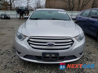Piąte zdjęcie samochodu w środku: 2017 FORD TAURUS LIMITED VIN:1FAHP2J80HG123093 - miniatura