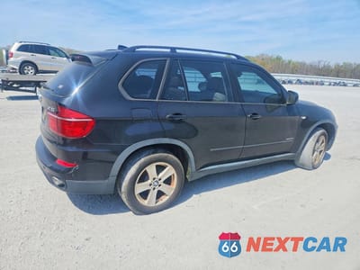 Trzecie zdjęcie samochodu z tyłu: 2011 BMW X5 XDRIVE35I VIN:5UXZV4C50BL738193 - miniatura
