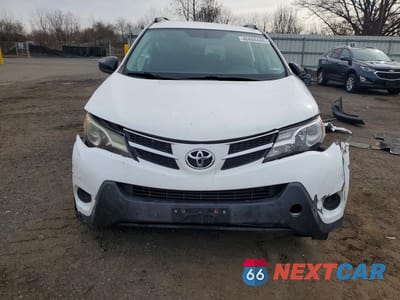 Piąte zdjęcie samochodu w środku: 2015 TOYOTA RAV4 LE VIN:2T3BFREV4FW321253 - miniatura