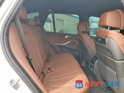 Zdjęcie 10 z 13 samochodu: 2025 BMW X5 XDRIVE50E VIN:5UX43EU01S9X77204 - miniatura
