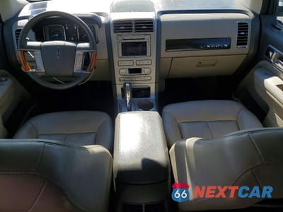 Zdjęcie 8 z 13 samochodu: 2007 LINCOLN MKX VIN:2LMDU88C27BJ15324 - miniatura