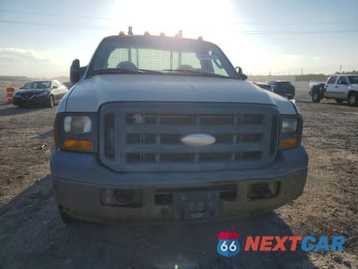 Piąte zdjęcie samochodu w środku: 2005 FORD F350 SRW SUPER DUTY VIN:1FDSF34545ED23553 - miniatura