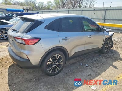 Trzecie zdjęcie samochodu z tyłu: 2021 FORD ESCAPE SE VIN:1FMCU0G69MUA32404 - miniatura