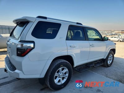 Trzecie zdjęcie samochodu z tyłu: 2021 TOYOTA 4RUNNER SR5 VIN:JTEMU5JR6M5952246 - miniatura