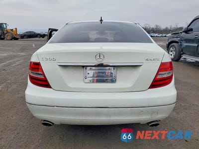 Zdjęcie 6 z 12 samochodu: 2012 MERCEDES-BENZ C 300 4MATIC VIN:WDDGF8BBXCR226210 - miniatura