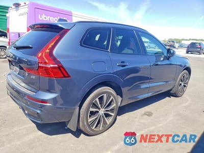 Trzecie zdjęcie samochodu z tyłu: 2023 VOLVO XC60 PLUS VIN:YV4L12RW9P1278118 - miniatura