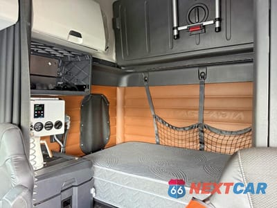 Zdjęcie 6 z 10 samochodu: 2020 FREIGLINER CASCADIA 126 VIN:3AKJHHDR5LSKX2399 - miniatura