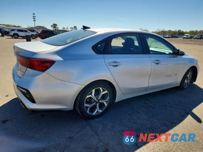 Trzecie zdjęcie samochodu z tyłu: 2020 KIA FORTE LXS VIN:3KPF24AD7LE259206 - miniatura