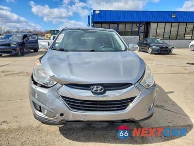 Piąte zdjęcie samochodu w środku: 2011 HYUNDAI TUCSON LIMITED VIN:KM8JU3AC4BU140711 - miniatura