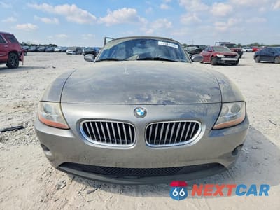 Piąte zdjęcie samochodu w środku: 2004 BMW Z4 3.0 VIN:4USBT53584LU06398 - miniatura