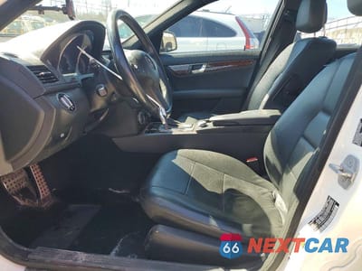 Zdjęcie 7 z 12 samochodu: 2009 MERCEDES-BENZ C 300 VIN:WDDGF54X89R054176 - miniatura