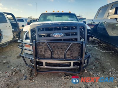 Piąte zdjęcie samochodu w środku: 2009 FORD F350 SUPER DUTY FLATBED TRUCK VIN:1FDWW36R69EA19728 - miniatura