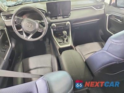 Zdjęcie 8 z 13 samochodu: 2023 TOYOTA RAV4 HYBRID LIMITED VIN:JTMD6RFV9PD115917 - miniatura