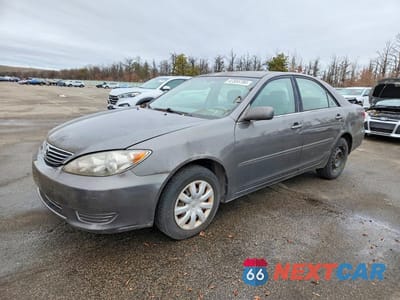 2005 TOYOTA CAMRY LE 4T1BE32K95U970290 - główne zdjęcie licytacji z USA - miniatura
