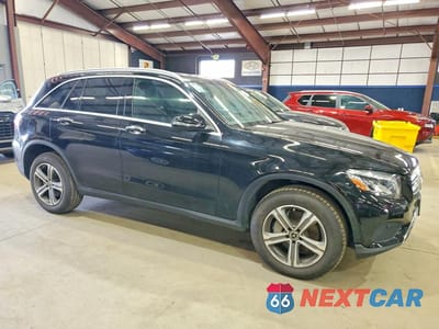Czwarte zdjęcie samochodu z boku: 2019 MERCEDES-BENZ GLC 300 4MATIC VIN:WDC0G4KB3KF558095 - miniatura