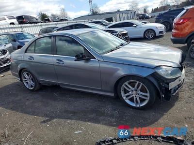 Czwarte zdjęcie samochodu z boku: 2013 MERCEDES-BENZ C 300 4MATIC VIN:WDDGF8AB9DR289138 - miniatura