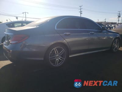Trzecie zdjęcie samochodu z tyłu: 2019 MERCEDES-BENZ E 300 VIN:WDDZF4JB9KA580462 - miniatura