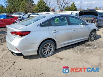 Trzecie zdjęcie samochodu z tyłu: 2018 HYUNDAI SONATA SE VIN:5NPE24AF3JH605175 - miniatura