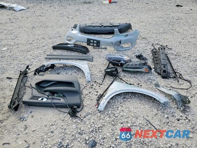 Zdjęcie 13 z 15 samochodu: 2021 VOLVO XC40 T5 R-DESIGN VIN:YV4162UM0M2483394 - miniatura