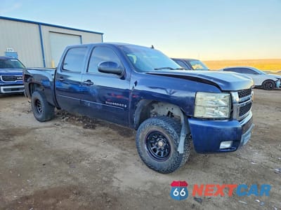 Czwarte zdjęcie samochodu z boku: 2007 CHEVROLET SILVERADO K1500 CREW CAB VIN:3GCEK13MX7G503321 - miniatura