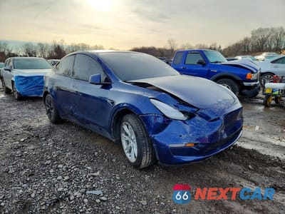 Czwarte zdjęcie samochodu z boku: 2021 TESLA MODEL Y VIN:5YJYGAEE9MF202352 - miniatura