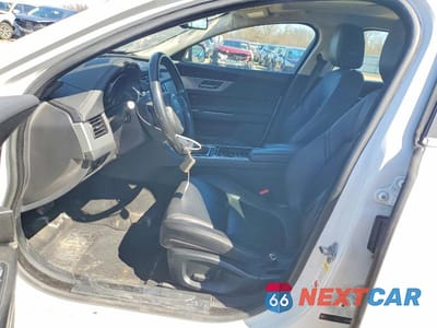 Zdjęcie 7 z 11 samochodu: 2018 JAGUAR XF PREMIUM VIN:SAJBJ4FX5JCY59524 - miniatura