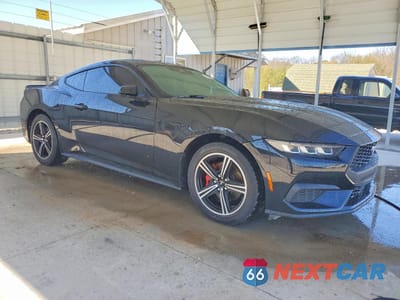 Czwarte zdjęcie samochodu z boku: 2024 FORD MUSTANG VIN:1FA6P8TH9R5111044 - miniatura