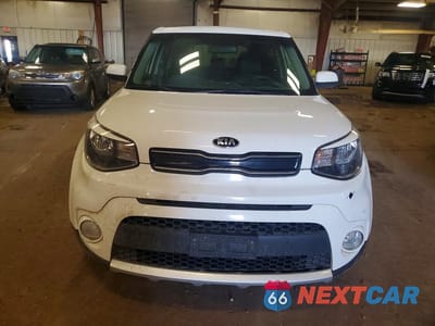 Piąte zdjęcie samochodu w środku: 2018 KIA SOUL + VIN:KNDJP3A58J7904523 - miniatura