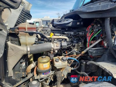 Zdjęcie 7 z 10 samochodu: 2016 FREIGHTLINER CASCADIA 125 SEMI TRUCK VIN:1FUBGEDV0GLHC5640 - miniatura