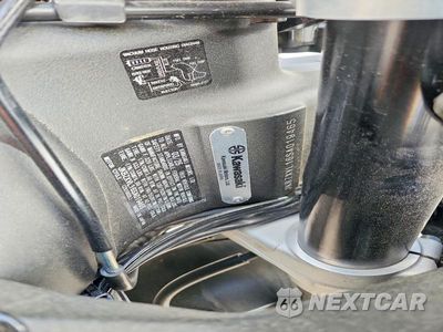 Zdjęcie 9 z 9 samochodu: 2025 KAWASAKI ZX1002 L VIN:JKBZXVL16SA019465 - miniatura