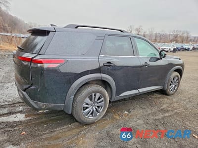 Trzecie zdjęcie samochodu z tyłu: 2025 NISSAN PATHFINDER SV VIN:5N1DR3BC4SC309046 - miniatura