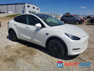 Czwarte zdjęcie samochodu z boku: 2023 TESLA MODEL Y VIN:7SAYGDEE1PF813890 - miniatura