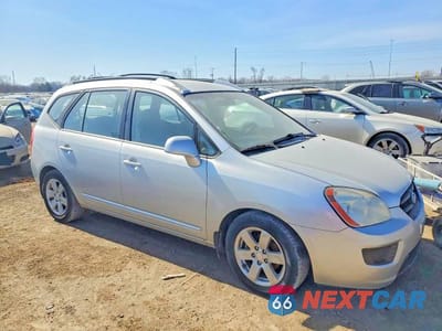 Czwarte zdjęcie samochodu z boku: 2007 KIA RONDO LX VIN:KNAFG526977096813 - miniatura