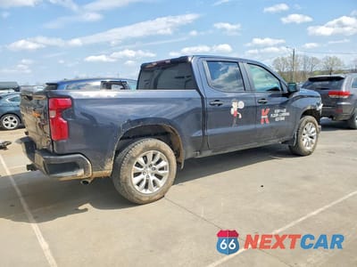Trzecie zdjęcie samochodu z tyłu: 2022 CHEVROLET SILVERADO K1500 CUSTOM VIN:1GCPDBEK9NZ561678 - miniatura
