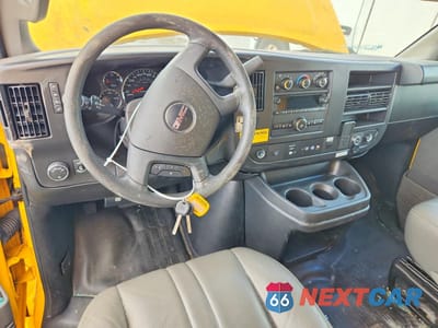 Zdjęcie 8 z 13 samochodu: 2023 GMC SAVANA BOX TRUCK VIN:7GZ37TC71PN003363 - miniatura